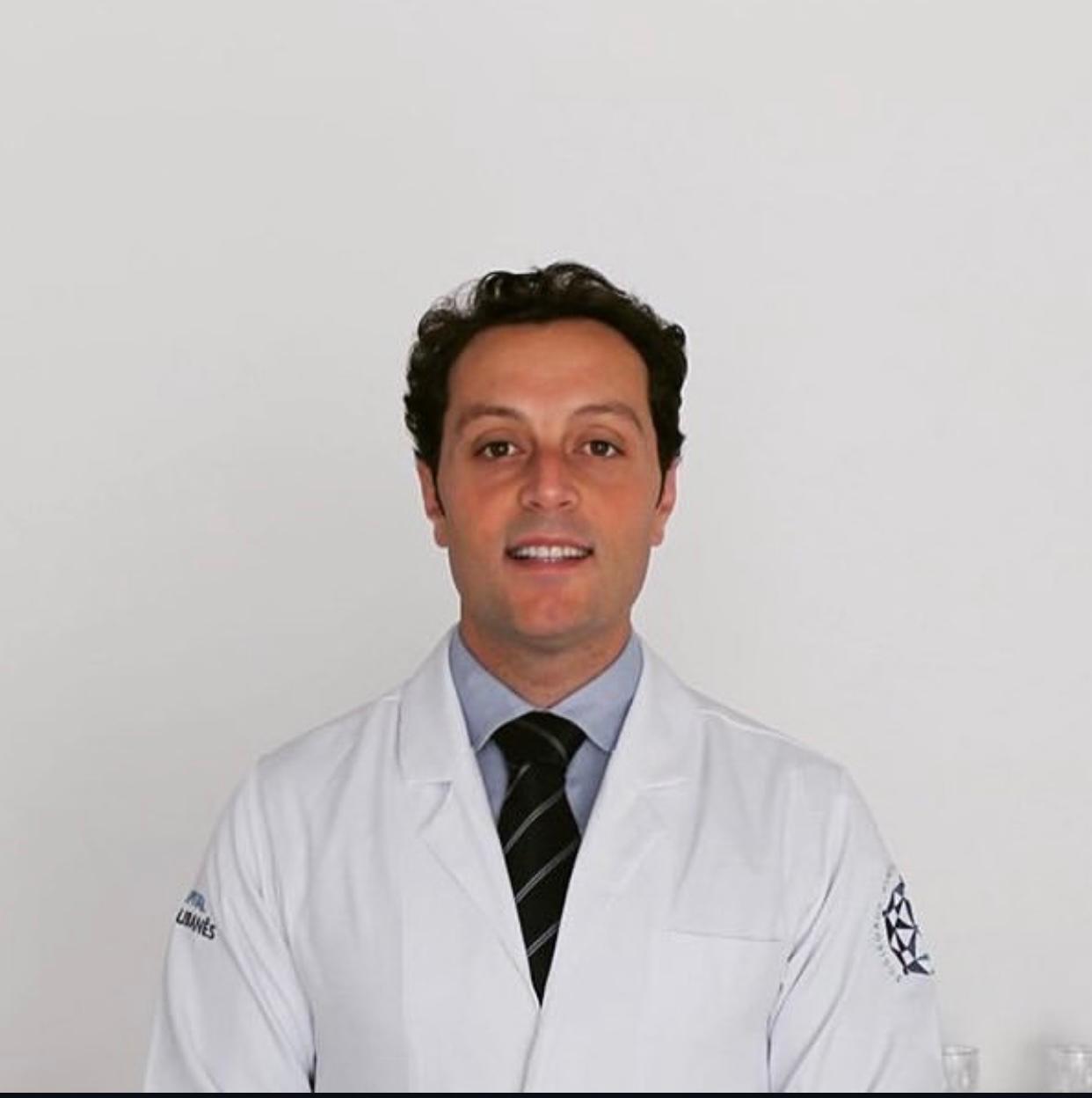Dr. Antônio Barcelos Garcia — Especialista em Cirurgia Bucomaxilofacial e Implante Dentário